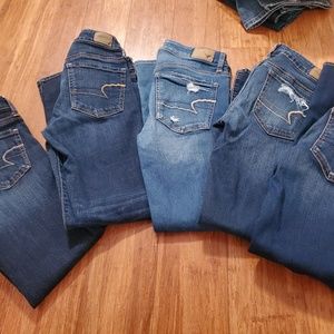 Bundle of 5 pairs of AE jeans size 2 short